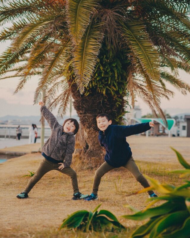 他の投稿⇒ @the.ocean.hotel 
⁡
⁡
兄弟で仲良くツーショット📸
⁡
冬は風が強く冷たいため、暖かい服装で弁天島海浜公園へお出かけください⛄️
⁡
ーーーーーーーーーーーーーーーーーーーーーーーーー
プロフィールはこちら↓↓↓
@the.ocean.hotel 
⁡
⁡
【アクセス】
〒431-1202
静岡県浜松市中央区呉松町1768-1
🚃弁天島駅から徒歩1分
🚗浜松西ICから車で20分
⁡
【宿泊・宴会のご予約】
公式サイト、または電話(053-592-1155)からお願いいたします。
⁡
【お問い合わせ先】
公式サイトのお問い合わせメール、または電話(053-592-1155)にお願いいたします。
⁡
ーーーーーーーーーーーーーーーーーーーーーーーーー
⁡
#ジオーシャン #弁天島 #浜名湖 #浜松旅行 #浜松観光 #浜名湖ホテル #浜松ホテル