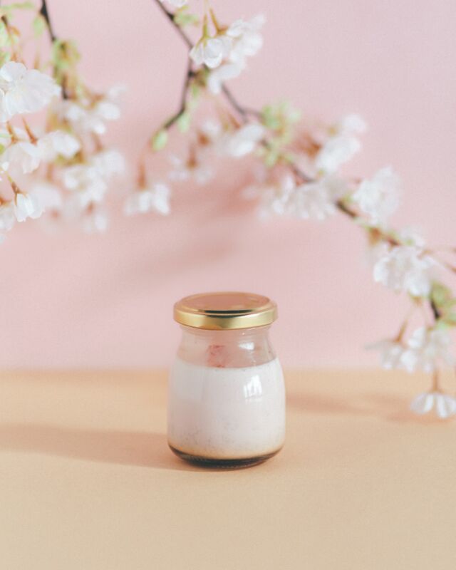 ⁡
こんにちは
BENTENJIMA CAFEです☺️
⁡
⁡
3月の弁天島プリンのラインナップはこちらです🌸
⁡
・桜
・チョコ
・三ケ日みかん
・ストロベリーチーズ
⁡
初登場の｢桜｣は桜風味のプリンの上に桜の塩漬け入りのジュレがのっており、桜餅のような濃厚で和菓子を連想させるプリンです🌸
⁡
ぜひお召し上がりください🍮
⁡
ーーーーーーーーーーーーーーーーーーーーーーーーー
プロフィールはこちら↓↓↓
@bentenjima_cafe.the_ocean 
⁡
🍮特製うずら卵の”弁天島プリン”で至福のひととき
⛩️赤鳥居を望む、ホテル内の特別なカフェ
⁡
【アクセス】
〒431-1202
静岡県浜松市中央区呉松町1768-1
浜名湖弁天島リゾートホテル
THE OCEAN(@the.ocean.hotel )1階
🚃弁天島駅から徒歩1分
🚗浜松西ICから車で20分
⁡
【営業時間】
11:30～20:00（火曜定休）
⁡
【お問い合わせ先】
公式サイトのお問い合わせメール、または電話(053-592-1155)にお願いいたします。
⁡
ーーーーーーーーーーーーーーーーーーーーーーーーー
⁡
#ジオーシャン #弁天島 #浜名湖 #弁天島プリン #浜松カフェ #浜名湖カフェ