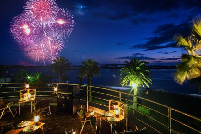 他の投稿▷ @the.ocean.hotel 
⁡
7月5日(土)の弁天島花火大会開催にあたり
ジオーシャンでは今年も特別プランをご用意いたします🎇
⁡
⁡
【特別プランについて】
⁡
●スタンダードプラン
●お部屋でパーティープラン
●上階層スイートルーム限定プラン
●特別観覧席
の4つございます。
⁡
プロフィールの
・リンク「弁天島花火大会 特別プラン」
・ハイライト「花火大会」
のいずれかから詳細をご覧いただけます。
(※ご予約もそちらから承ります※特別観覧席のみお電話からのご予約です)
⁡
先着順のためお早めのご予約をおすすめいたします🙇‍♀️
⁡
⁡
【お問い合わせについて】
⁡
本プランでご不明点などございましたら、お手数ですがお電話(053-592-1155)までお願いいたします。
※受付時間10:00～21:00
⁡
弁天島花火大会に関する内容につきましては、舞阪町観光協会(053-592-0757)までお願いいたします。
⁡
⁡
弁天島花火大会の詳細など分かりましたら随時お知らせいたします📢🎇
ーーーーーーーーーーーーーーーーーーーーーーーーー
プロフィールはこちら↓↓↓
@the.ocean.hotel 
⁡
⁡
【アクセス】
〒431-1202
静岡県浜松市中央区呉松町1768-1
🚃弁天島駅から徒歩1分
🚗浜松西ICから車で20分
⁡
【駐車場】
・ホテル正面駐車場(入出庫自由、1泊800円)
・市営海浜公園駐車場(出庫1回あたり410円)
※ホテル海側の目の前にあります。
⁡
【宿泊・宴会のご予約】
公式サイト、または電話(053-592-1155)からお願いいたします。
⁡
【お問い合わせ先】
公式サイトのお問い合わせメール、または電話(053-592-1155)にお願いいたします。
⁡
ーーーーーーーーーーーーーーーーーーーーーーーーー
⁡
#ジオーシャン #弁天島 #浜名湖 #浜松旅行 #浜松観光 #浜名湖ホテル #浜松ホテル  #弁天島花火大会