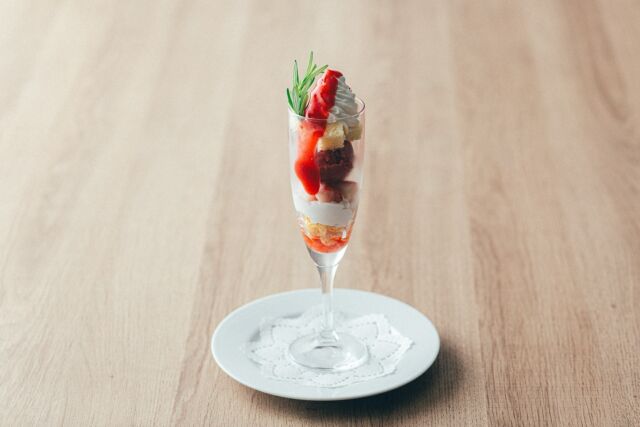 6/1(日)からのランチメニューの「選べるデザート」のご案内です🍨
⁡
今回は夏にぴったりなスイーツをご用意しました✨️
⁡
⁡
【価格】
おひとりさま 2,300円
・選べるメイン＆デザート
・オードブル＆サラダ＆スープビュッフェ
・フリードリンク
⁡
お子様セット 900円
・お子様うどんor選べるメインのハーフサイズ
・ビュッフェ
・フリードリンク
⁡
⁡
【ご予約方法】
プロフィールのリンク「ご予約はこちら」
またはお電話(053-592-1155)から承ります📞
⁡
⁡
ーーーーーーーーーーーーーーーーーーーーーーーーー
プロフィールはこちら↓↓↓
@the_akatorii.the_ocean 
⁡
⁡
【営業時間】
11:00～14:00（火・水曜定休）
⁡
【アクセス】
〒431-1202
静岡県浜松市中央区呉松町1768-1
浜名湖弁天島リゾートホテル
THE OCEAN(@the.ocean.hotel )内
🚃弁天島駅から徒歩1分
🚗浜松西ICから車で20分
⁡
【駐車場】
・ホテル正面駐車場(入出庫自由、1泊800円)
・市営海浜公園駐車場(出庫1回あたり410円)
※ホテル海側の目の前にあります。
⁡
【お問い合わせ先】
公式HPのお問い合わせメール、または電話(053-592-1155)にお願いいたします。
⁡
⁡
ーーーーーーーーーーーーーーーーーーーーーーーーー
⁡
#ジオーシャン #弁天島 #浜名湖 #浜松グルメ  #浜名湖グルメ