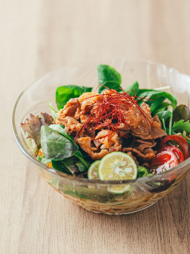 夏メニューのご紹介🍉
⁡
⁡
夏メニューのひとつ「スタミナ冷やしサラダうどん」。
⁡
しっかりめの味付けでピリッとした辛さはありますが、
野菜がたっぷり入っており食べやすいです🤤
⁡
辛さが苦手な方はご注意ください🌶
⁡
ーーーーーーーーーーーーーーーーーーーーーーーーー
プロフィールはこちら↓↓↓
@the_akatorii_ocean 
⁡
⁡
【営業時間】
11:00～14:00（火・水曜定休）
⁡
【アクセス】
〒431-1202
静岡県浜松市中央区呉松町1768-1
浜名湖弁天島リゾートホテル
THE OCEAN(@the.ocean.hotel )内
🚃弁天島駅から徒歩1分
🚗浜松西ICから車で20分
⁡
【駐車場】
・ホテル正面駐車場(入出庫自由、1泊800円)
・市営海浜公園駐車場(出庫1回あたり410円)
※ホテル海側の目の前にあります。
⁡
【お問い合わせ先】
公式HPのお問い合わせメール、または電話(053-592-1155)にお願いいたします。
⁡
⁡
ーーーーーーーーーーーーーーーーーーーーーーーーー
⁡
#ジオーシャン #弁天島 #浜名湖 #浜松ランチ #浜名湖ランチ