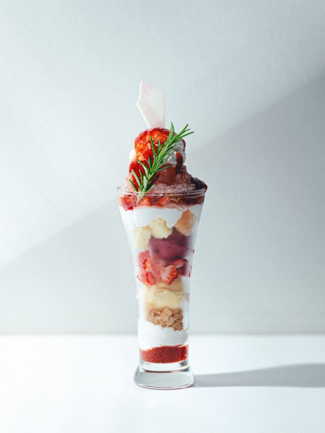 【夏メニューのご紹介】
⁡
先日からスタートした夏メニューです🍧🍊
⁡
⁡
◆パフェ氷  1300円
トロピカル／ティラミス／イチゴ
自家製アイス＆シロップがたっぷり入ったオリジナルのかき氷です。
⁡
◆掛川茶のティラミスアイス  700円
マスカルポーネアイスの中に抹茶クランブルクッキーと抹茶ジェノワーズを入れ、抹茶粉と金箔を飾り付けたティラミスアイスです。
⁡
◆ピーチメルバ  700円
自家製バニラアイスの周りに桃・桃ゼリー・フローズンラズベリーをのせました。
あたたかいラズベリーソースをかけてお召し上がりください。
⁡
◆三ヶ日みかんのヨーグルトアイス  600円
三ヶ日みかんのヨーグルトアイスに三ヶ日みかんゼリーと三ヶ日みかんクランブルをのせた、三ヶ日みかん尽くしのアイスです。
⁡
◆半熟ガトーショコラ  800円
⁡
◆カヌレ  300円
⁡
⁡
皆さまのお越しを心よりお待ちしております✨
⁡
ーーーーーーーーーーーーーーーーーーーーーーーーー
プロフィールはこちら↓↓↓
@bentenjima_cafe_ocean
⁡
⁡
【営業時間】
11:30～20:00
⁡
【お問い合わせ先】
公式サイトのお問い合わせメール、または電話(053-592-1155)にお願いいたします。
⁡
ーーーーーーーーーーーーーーーーーーーーーーーーー
#弁天島 #浜名湖 #弁天島プリン #浜松カフェ