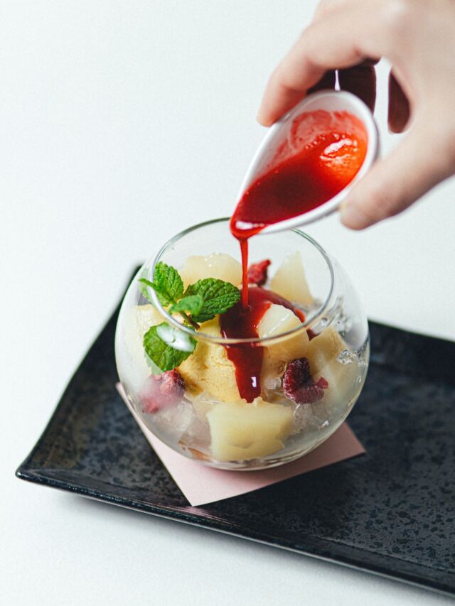 【ピーチメルバ  700円】

自家製バニラアイスの周りに
・桃
・桃ゼリー
・フローズンラズベリー
をのせました。

あたたかいラズベリーソースをかけてお召し上がりください🍨

ーーーーーーーーーーーーーーーーーーーーーーーーー

📍静岡県浜松市中央区舞阪町弁天島3285-88
🚃JR弁天島駅から徒歩3分
📞053-592-1155
⁡
ーーーーーーーーーーーーーーーーーーーーーーーーー
#ジオーシャン #弁天島カフェ